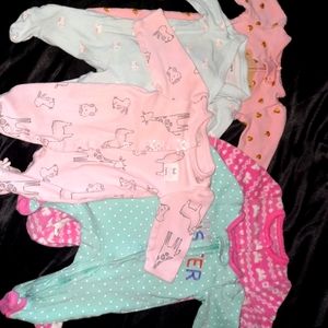 Babygirl newborn onsies!💗